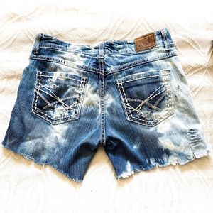 Buckle jean shorts acid wash